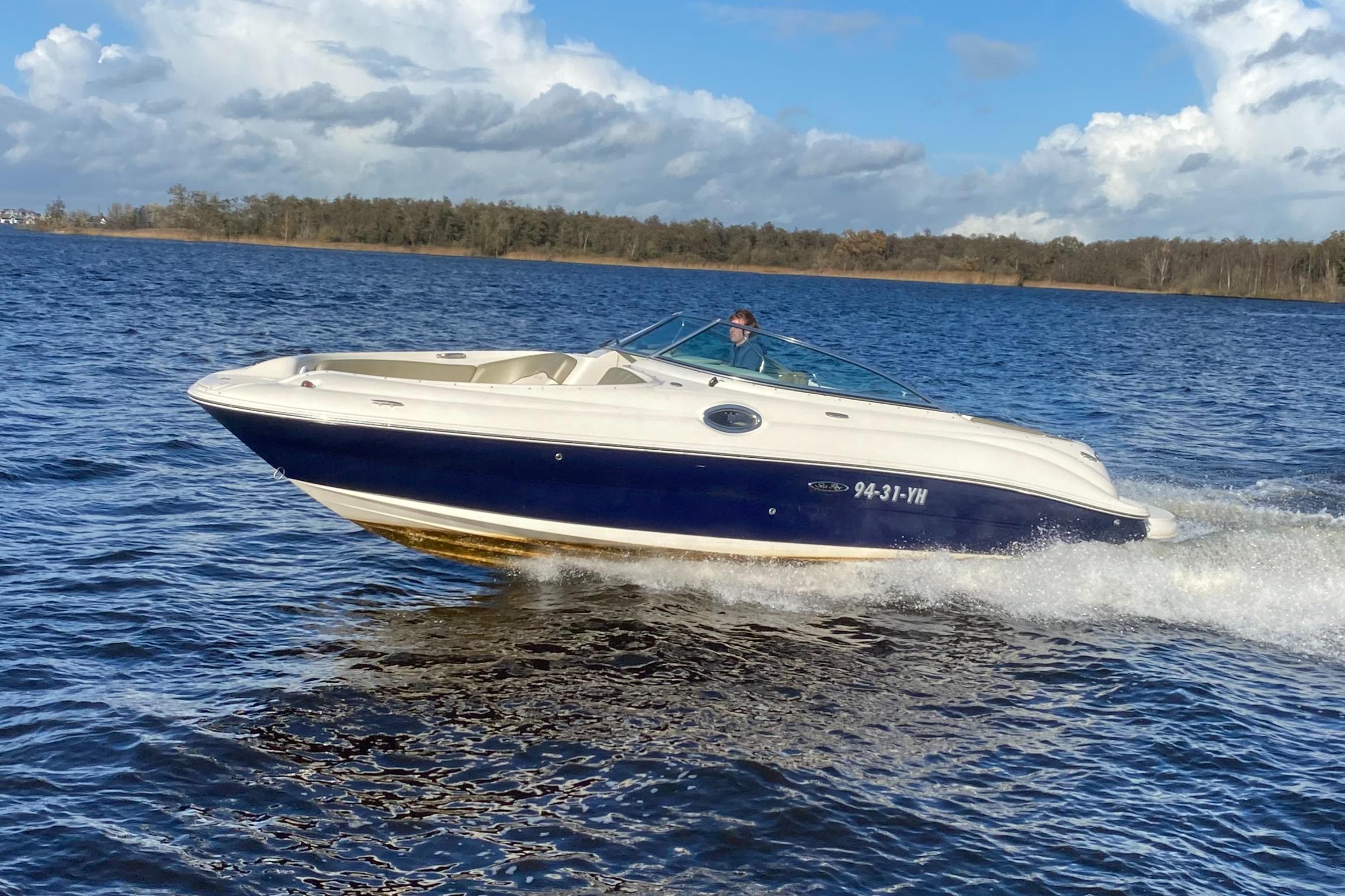 Sea Ray 240 Sundeck foto 3