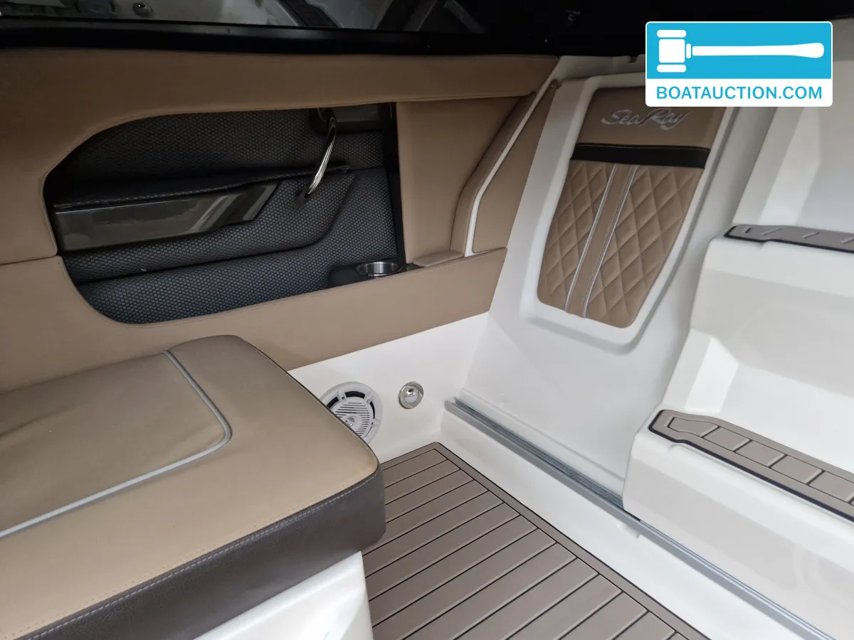 Sea Ray 250 SSE