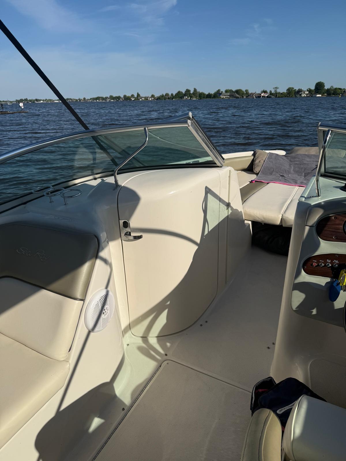 Sea Ray 240 Sundeck foto: 22