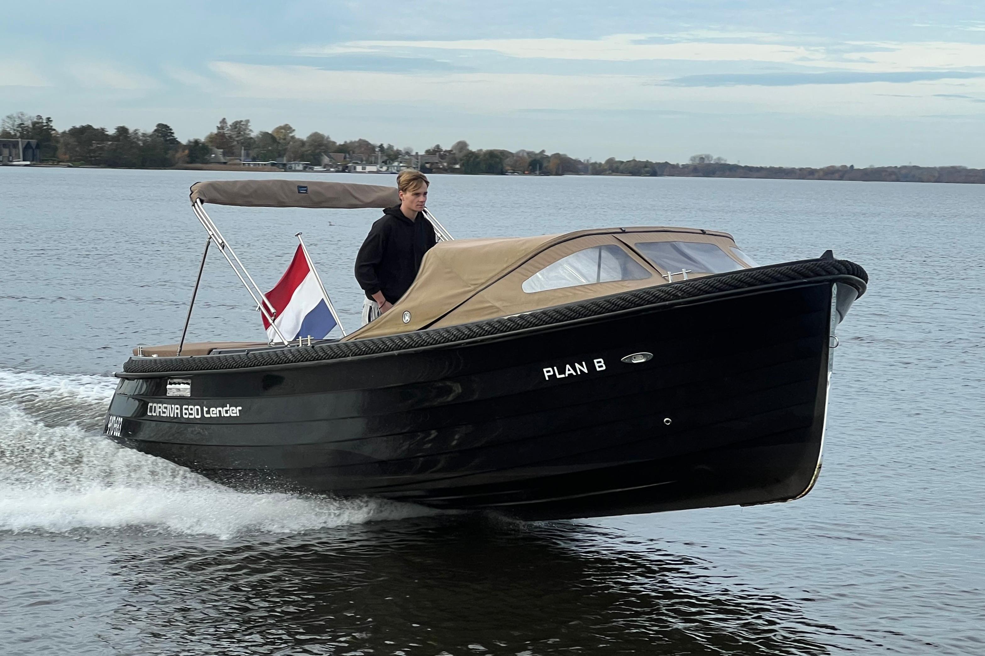 Corsiva 690 Tender foto 4