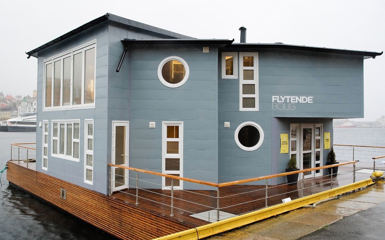The Coon 1000 Houseboat
