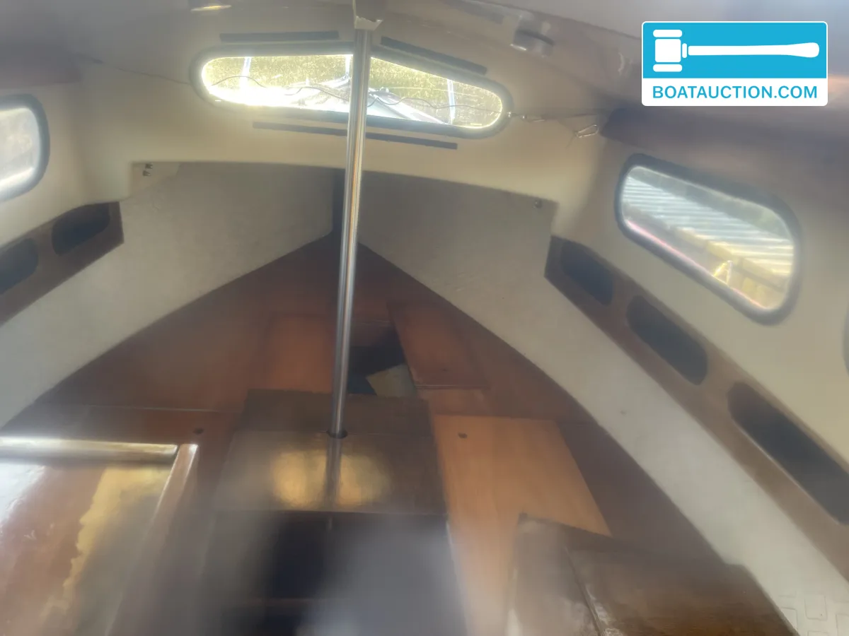Cabin sailboat 650 foto: 5