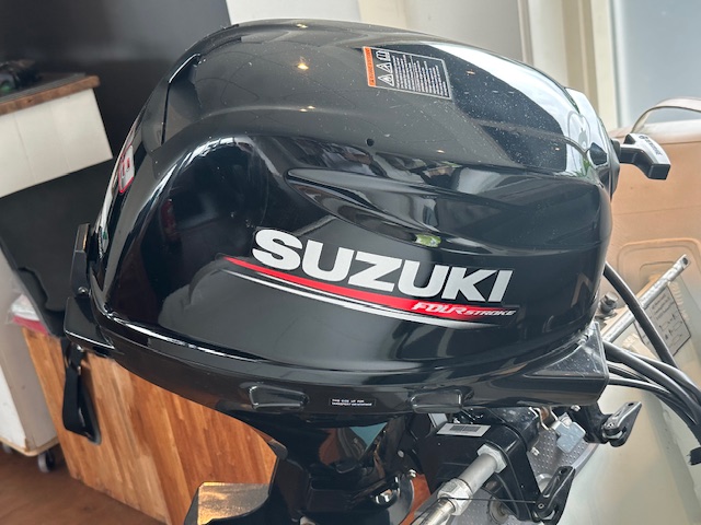 Suzuki (NIEUW) 9.9PK 4-Takt Elektrisch- en handstart (Kortstaart) foto: 2