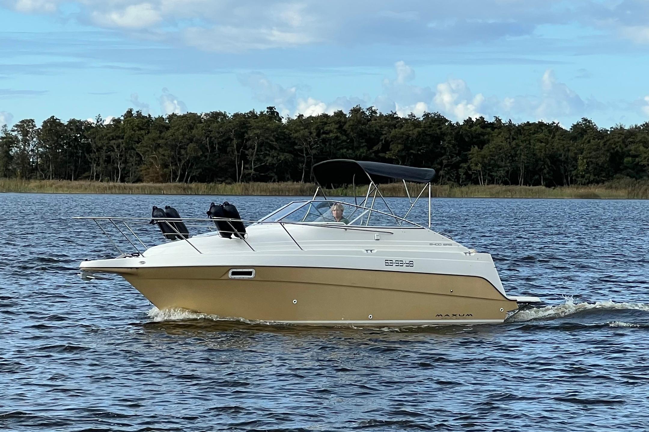 Maxum 2400 SCR foto 2