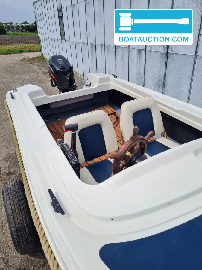 Speedboat 330