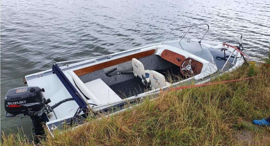 5 persoons motorboot 6PK/vaarbewijs niet nodig/met trailer WindSurfer