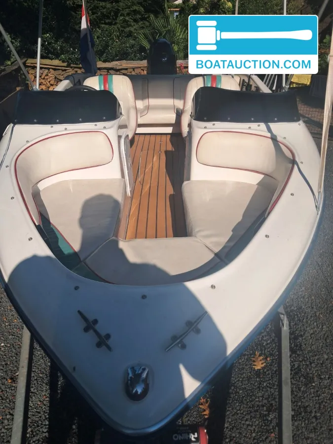 Dynamic 5000 Bowrider