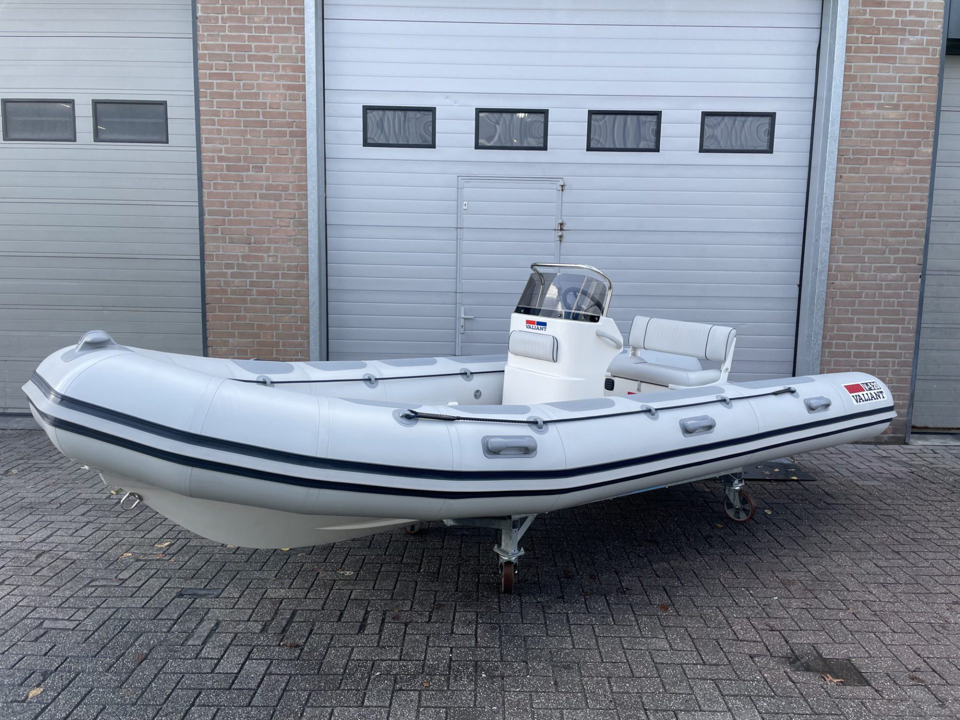 Valiant V-520TK hoofdfoto: 1
