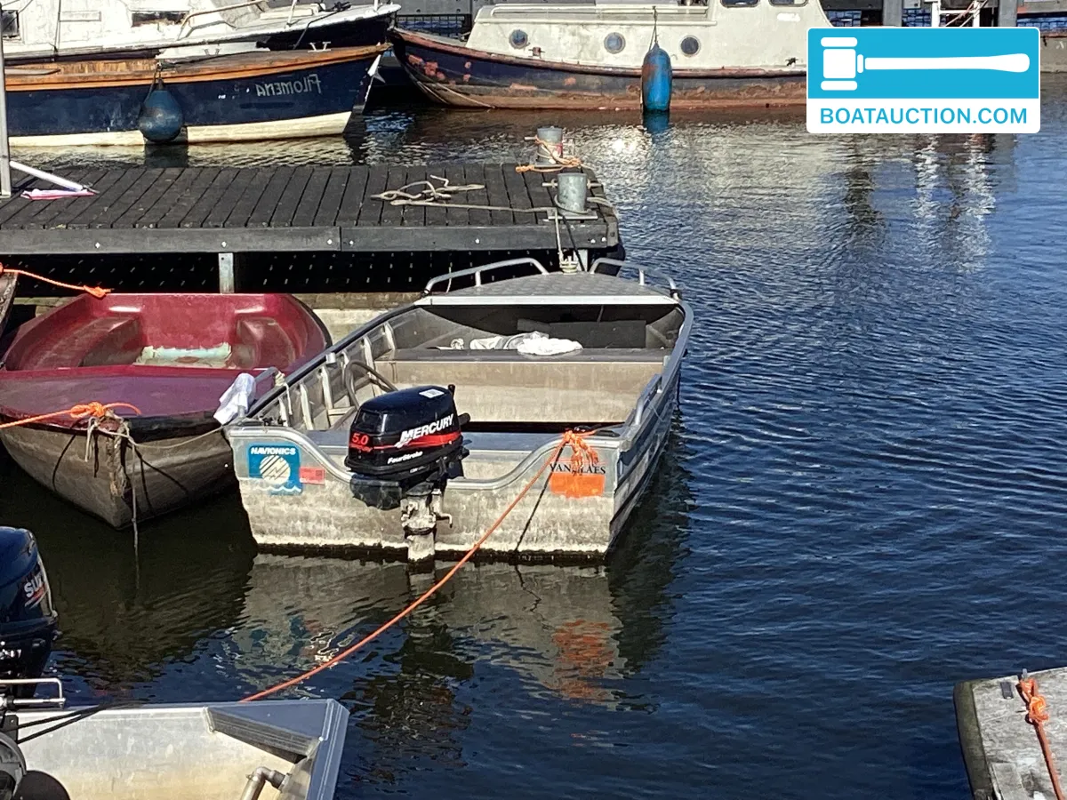 Open boot 480
