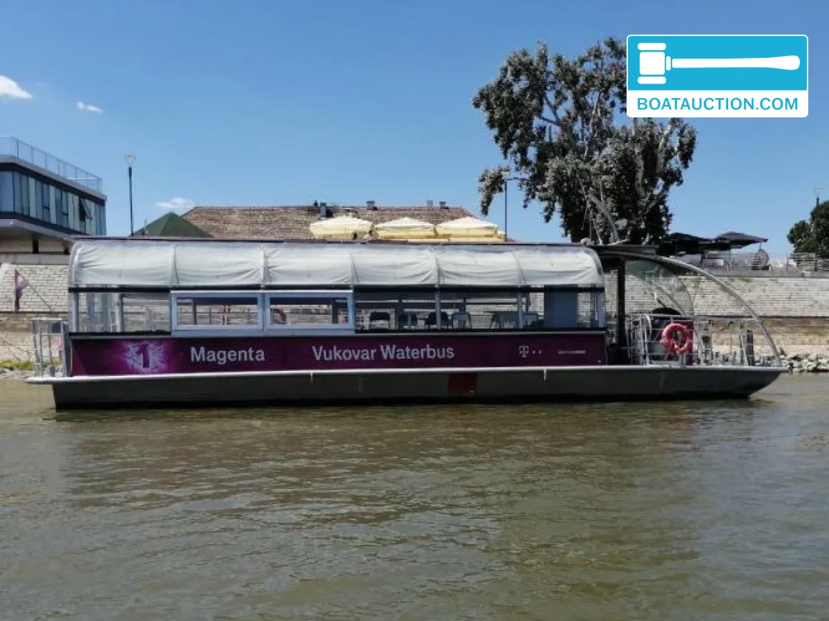Senso 45 Houseboat
