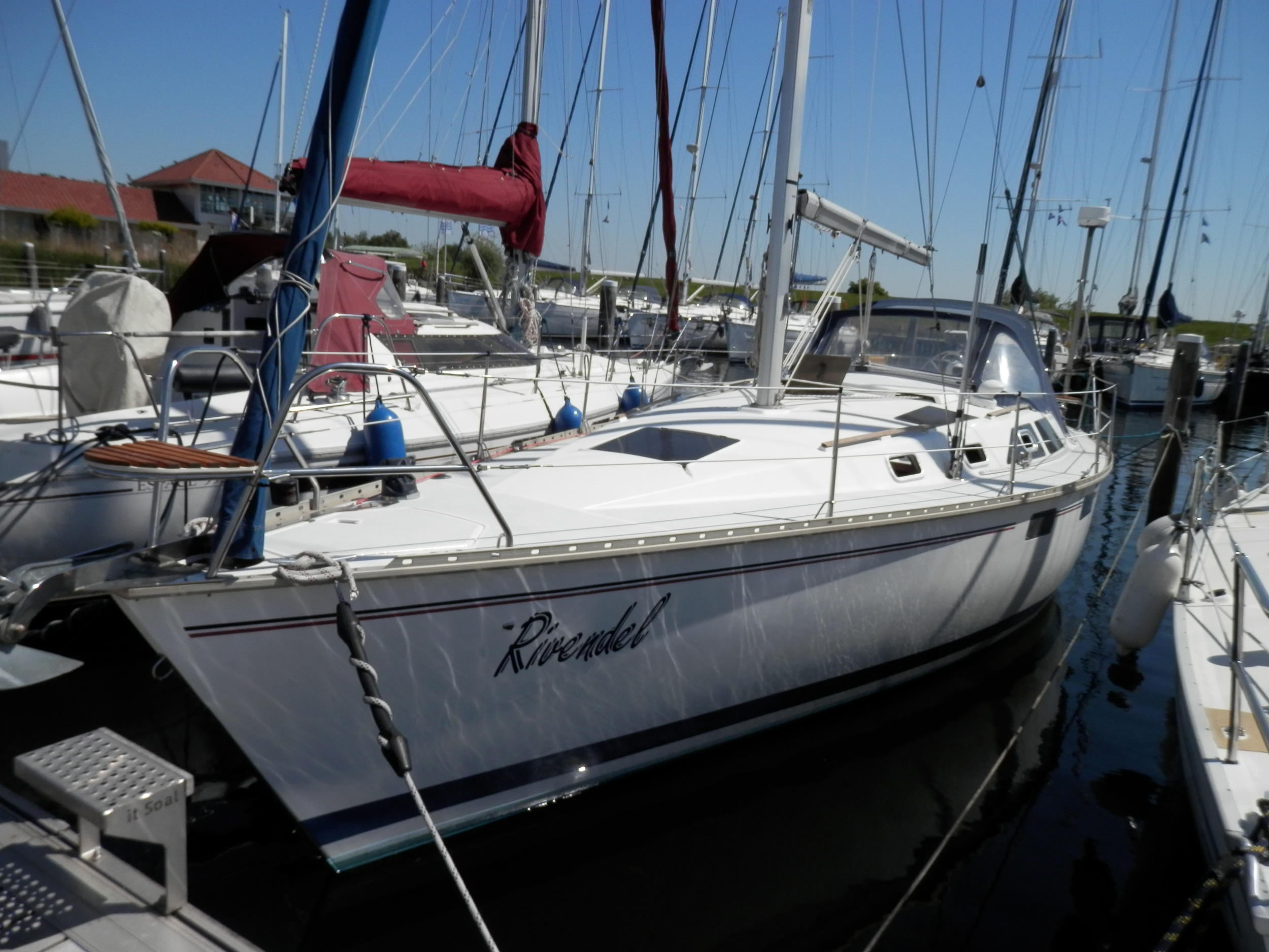 Hunter 35.5 Legend