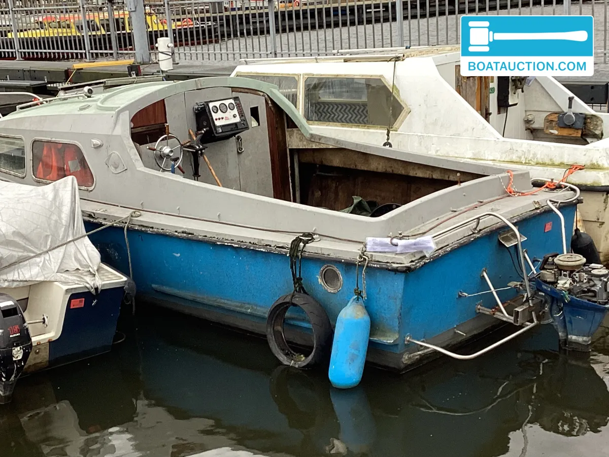 Cabin sailboat 700 foto: 2