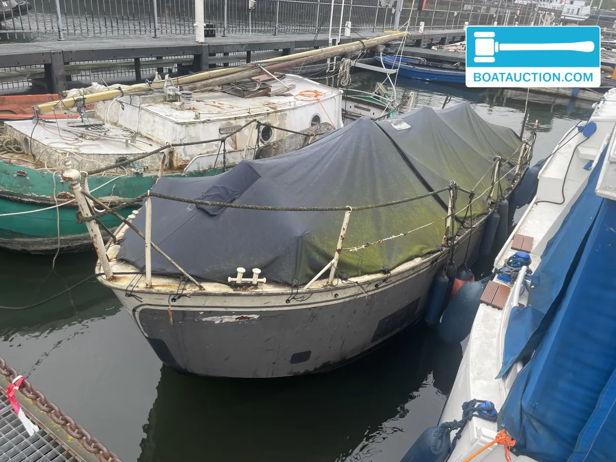 Motorboat 700 foto 1