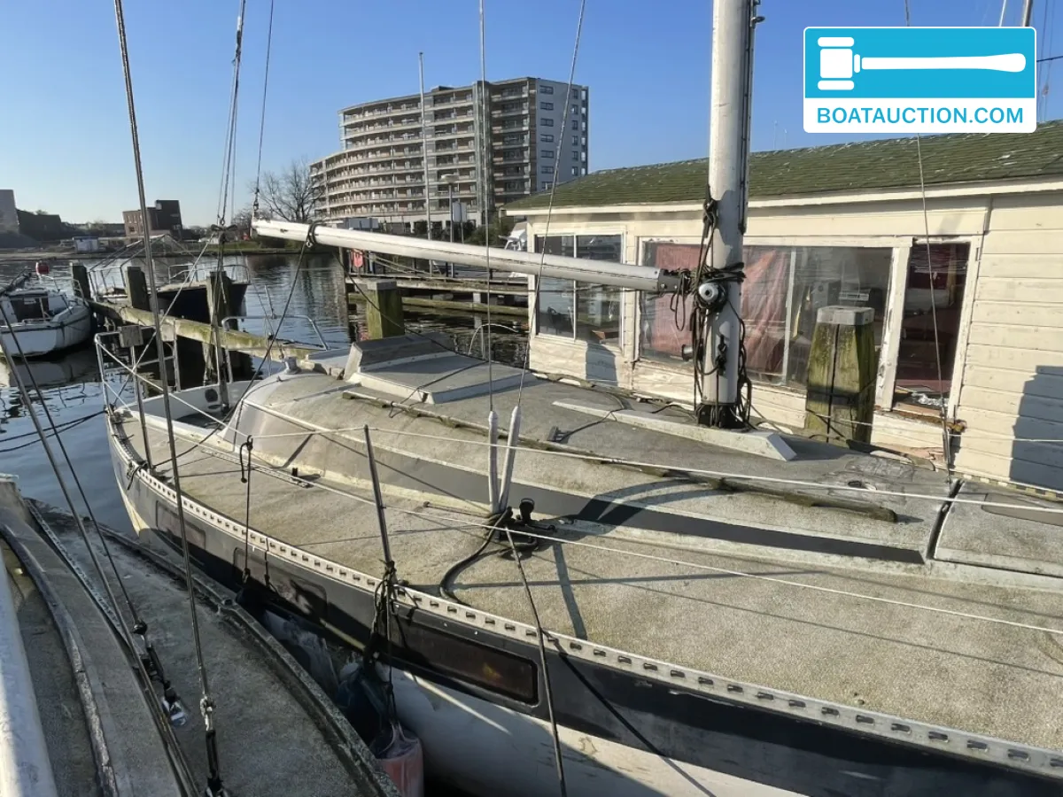 Cabin sailboat 900 foto: 1