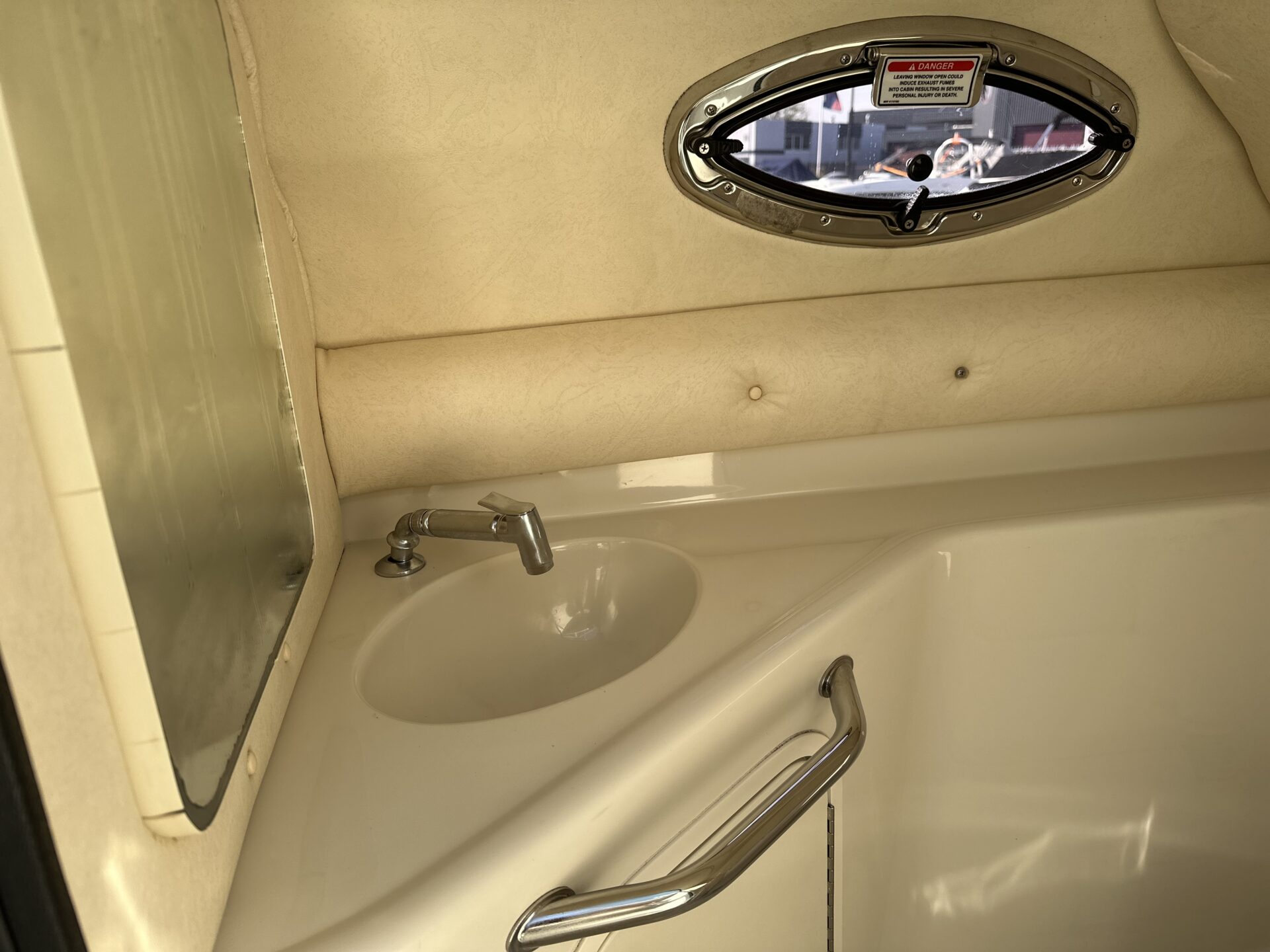 Sea Ray 240 Sundeck foto: 14