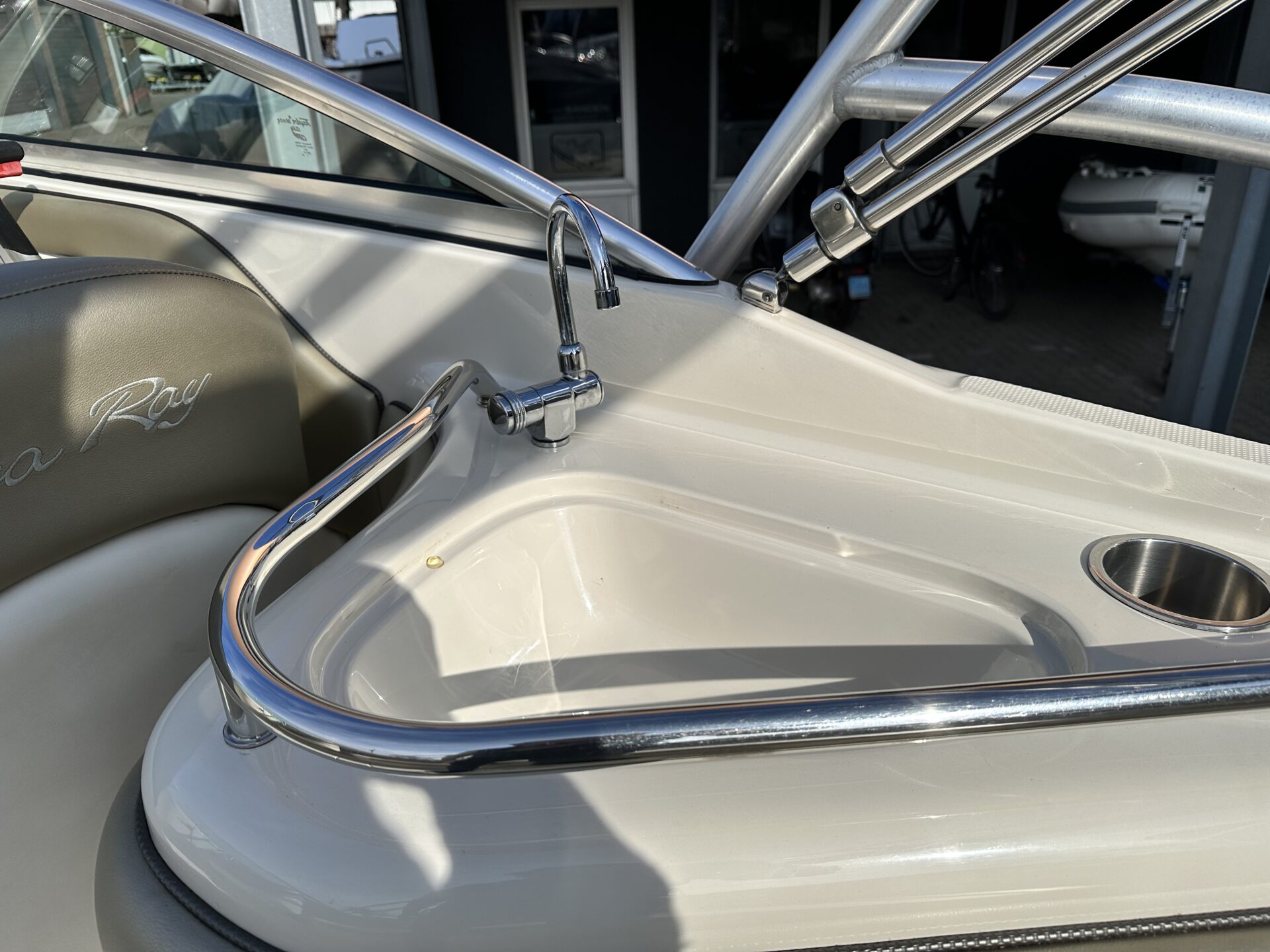 Sea Ray 240 Sundeck foto: 9