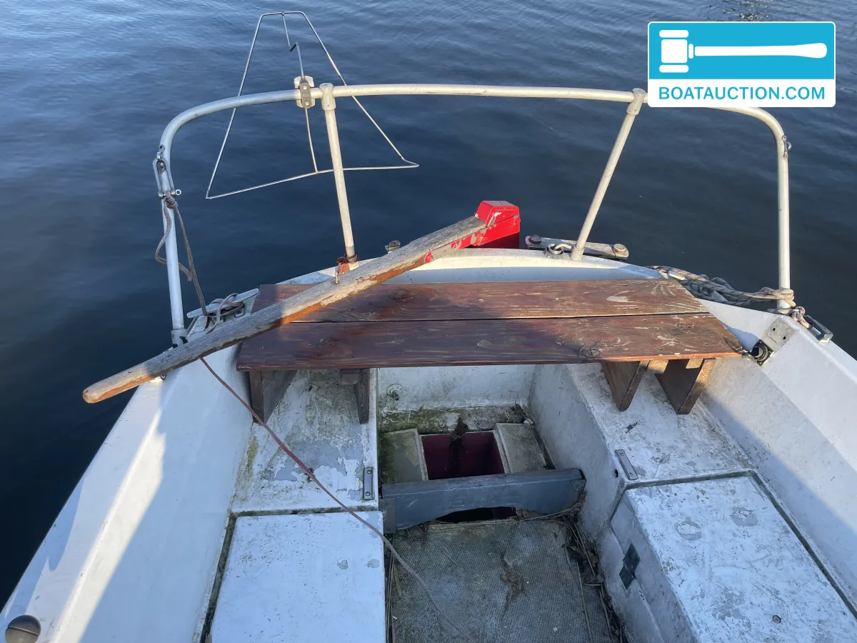 Cabin sailboat 700