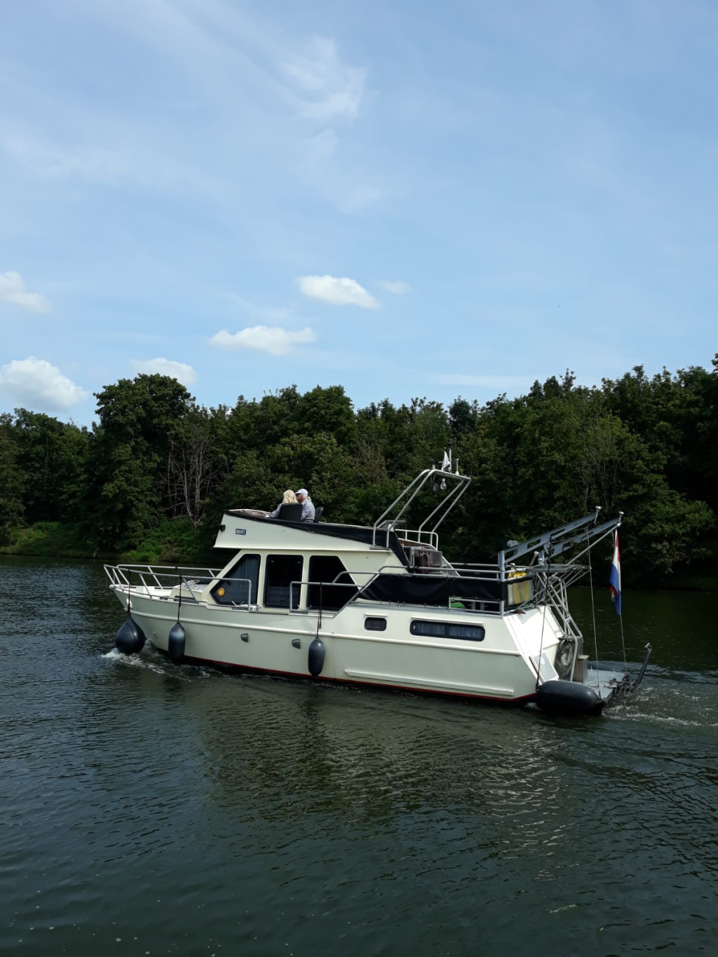 Beachcraft 
  Fly bridge 