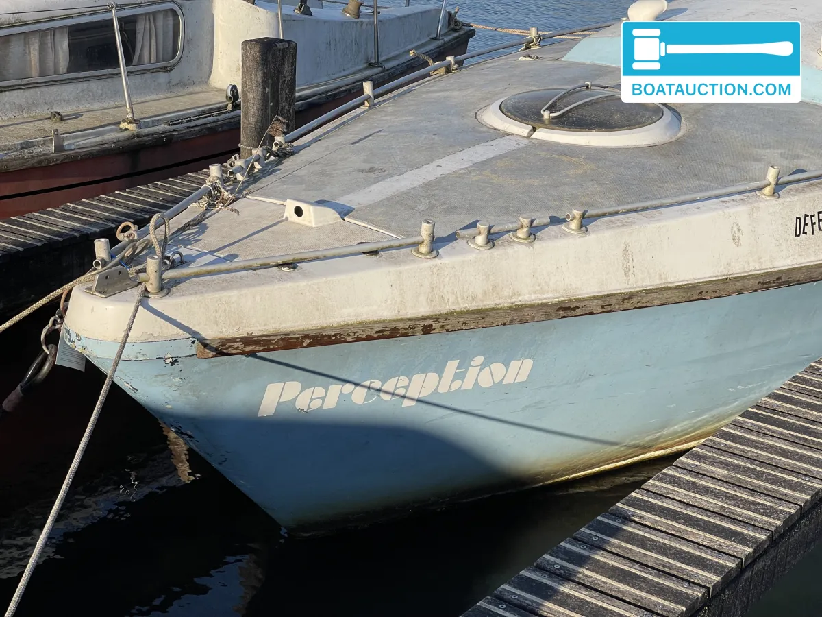 Cabin sailboat 700