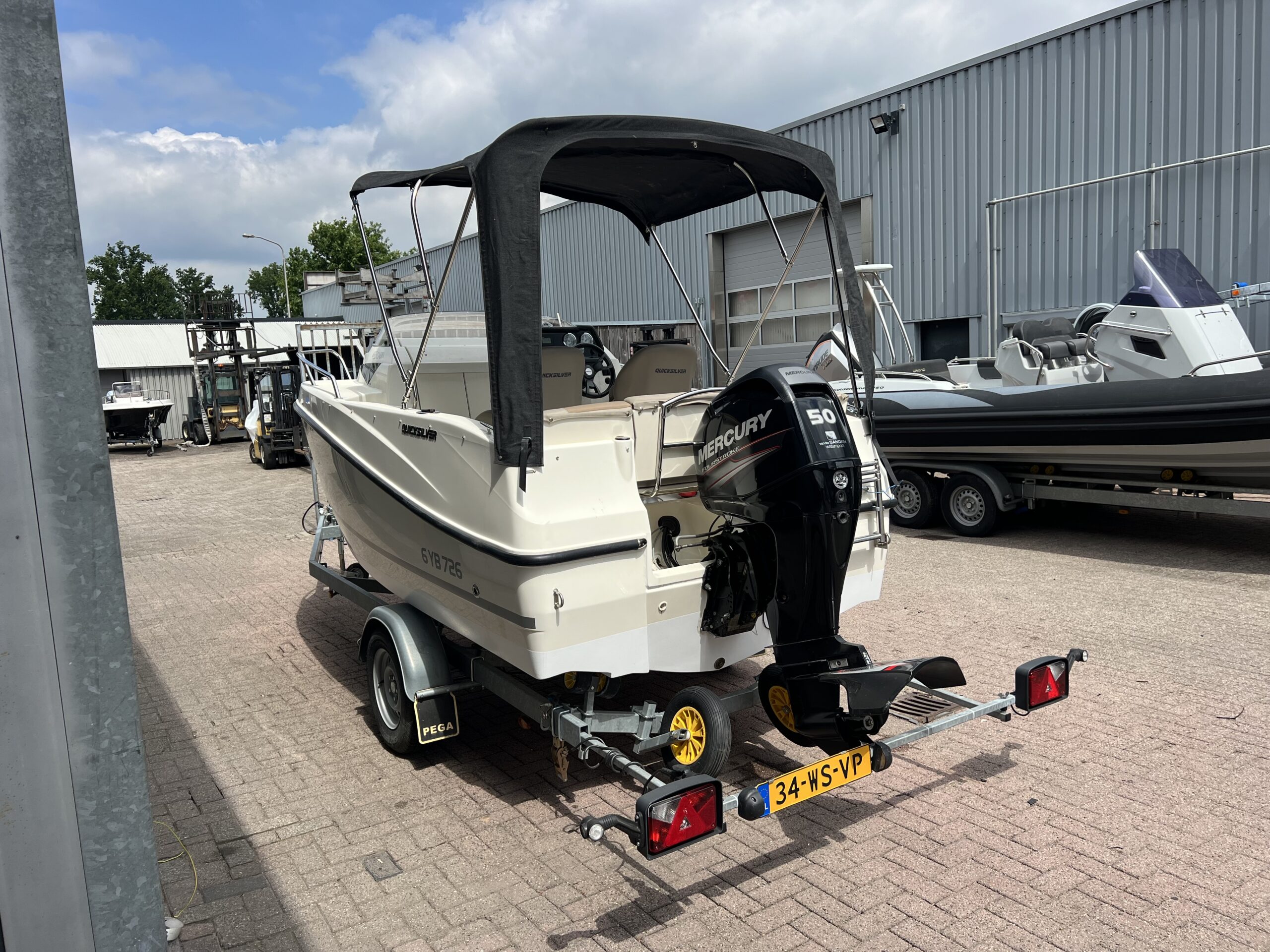 Quicksilver 455 Cabin foto: 12
