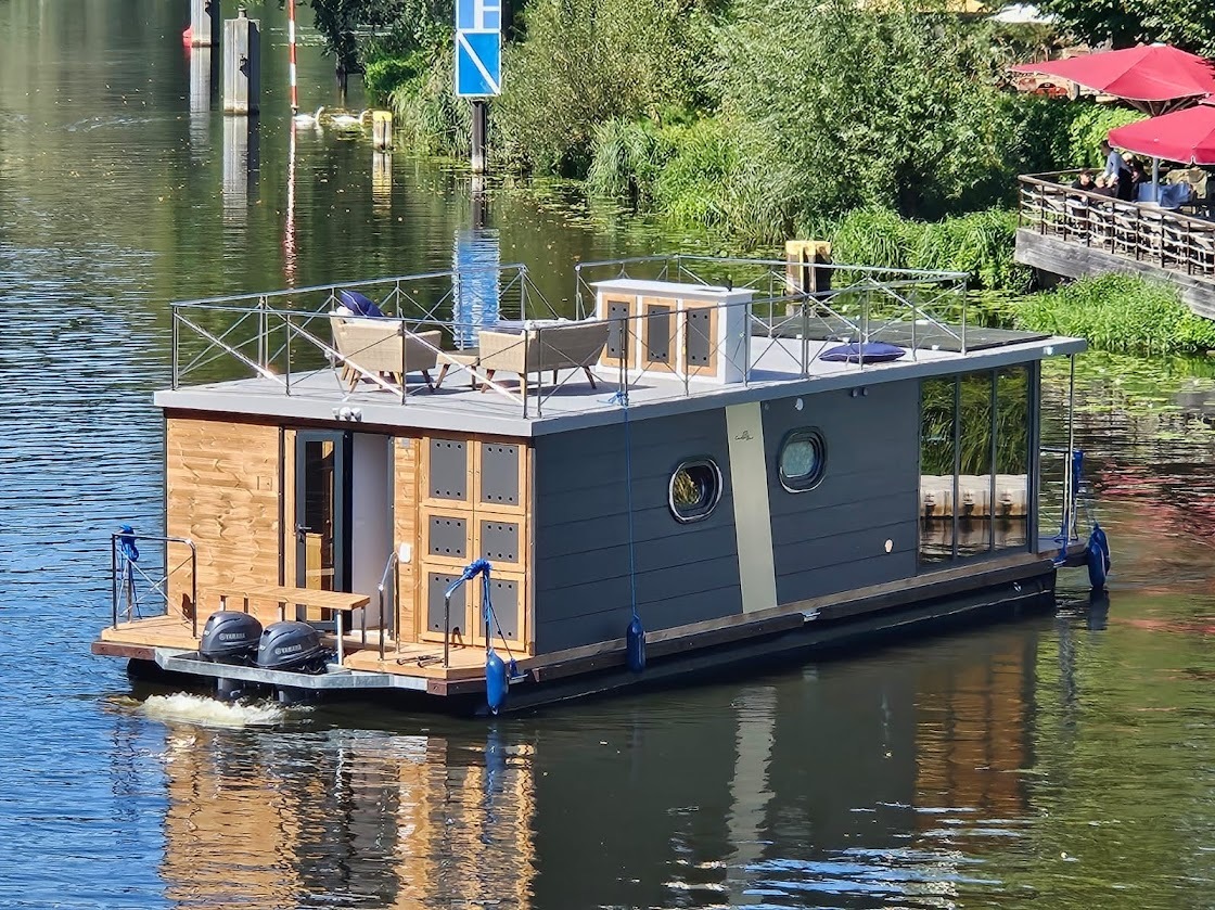 Nomadream Cat-House 1200 Double Decker Houseboat