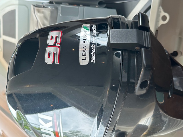 Suzuki (NIEUW) 9.9PK 4-Takt Elektrisch- en handstart (Kortstaart) foto: 5