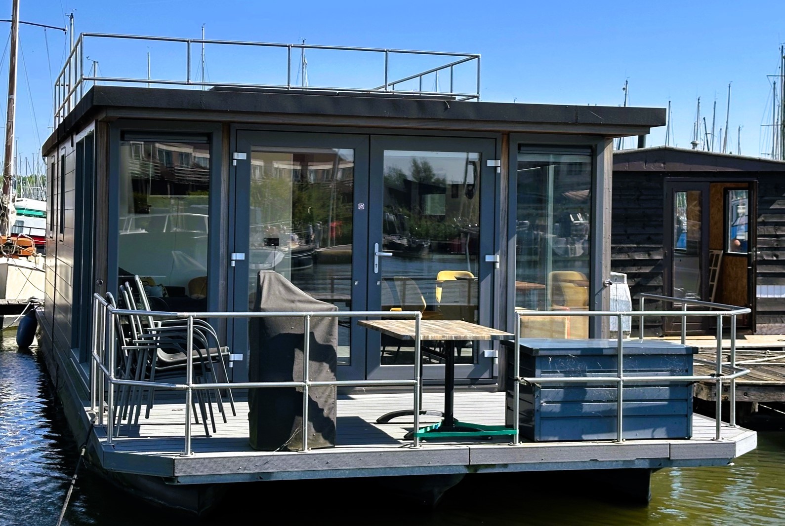 Havenlodge Castalia Houseboat