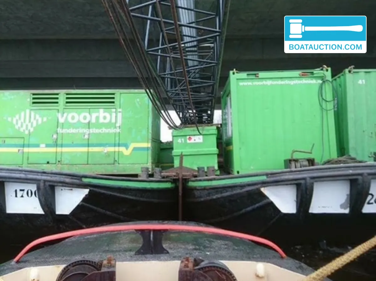 Dekschuit 2600 foto 2