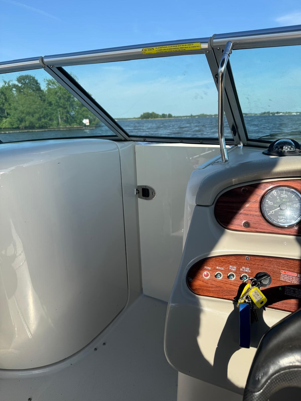 Sea Ray 240 Sundeck foto: 24