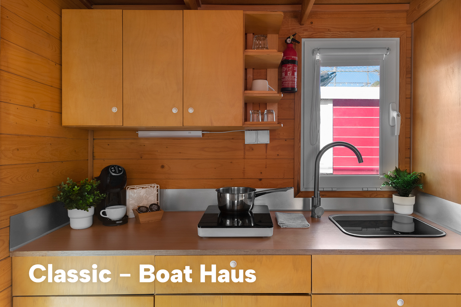 Boat Haus Mediterranean 8x3 Classic Houseboat foto: 4