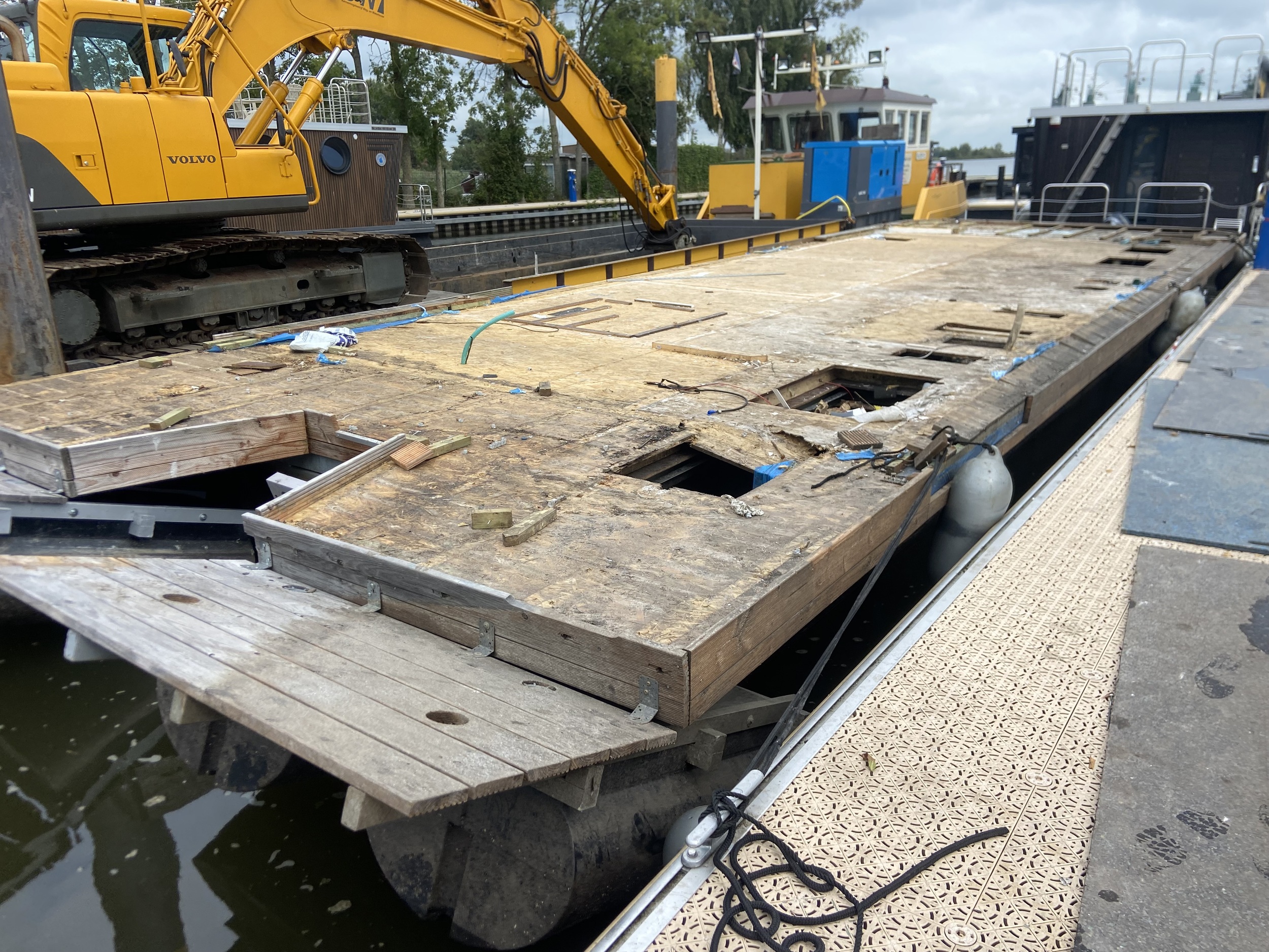 LST Boatin (onderstel) Houseboat foto 2