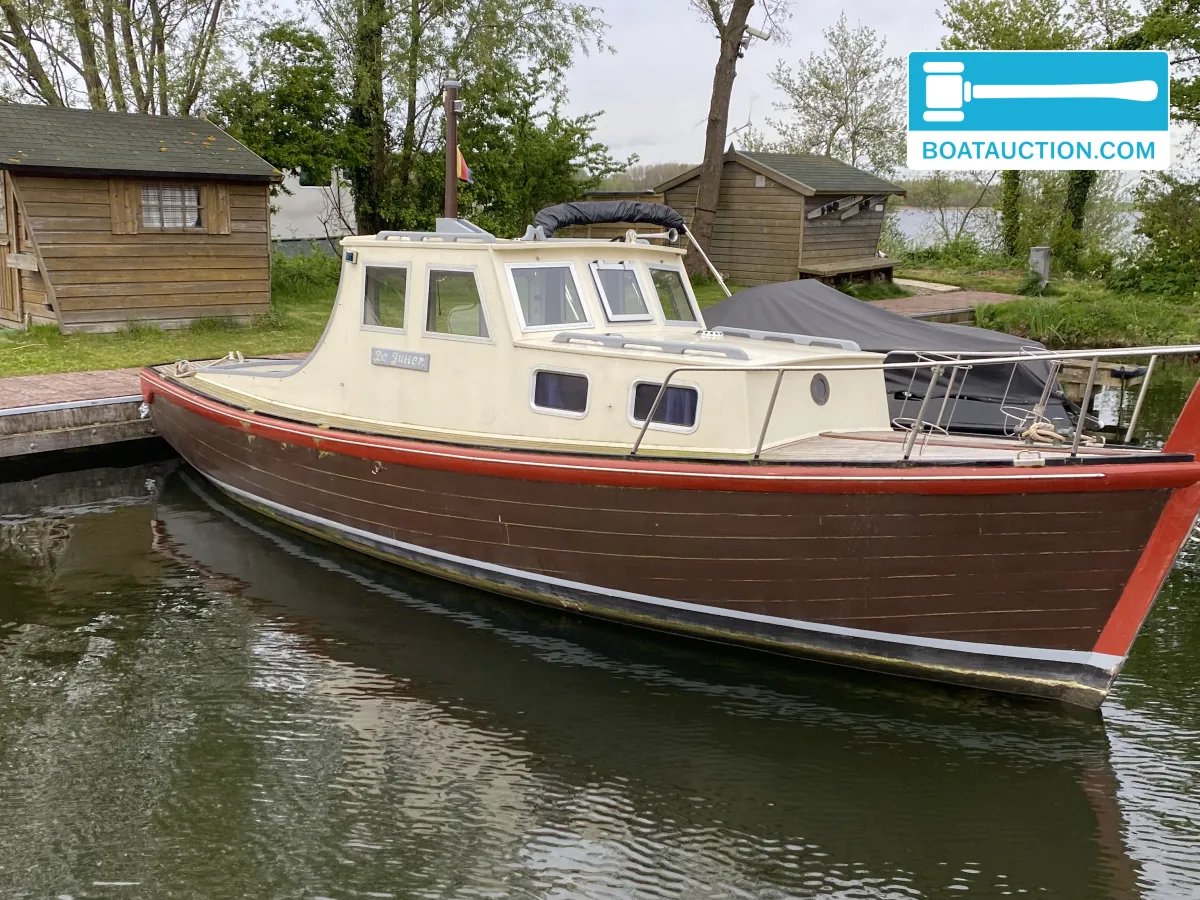 Bateau de patrouille 2300