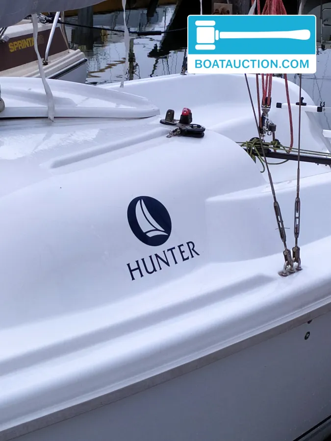 Hunter 216