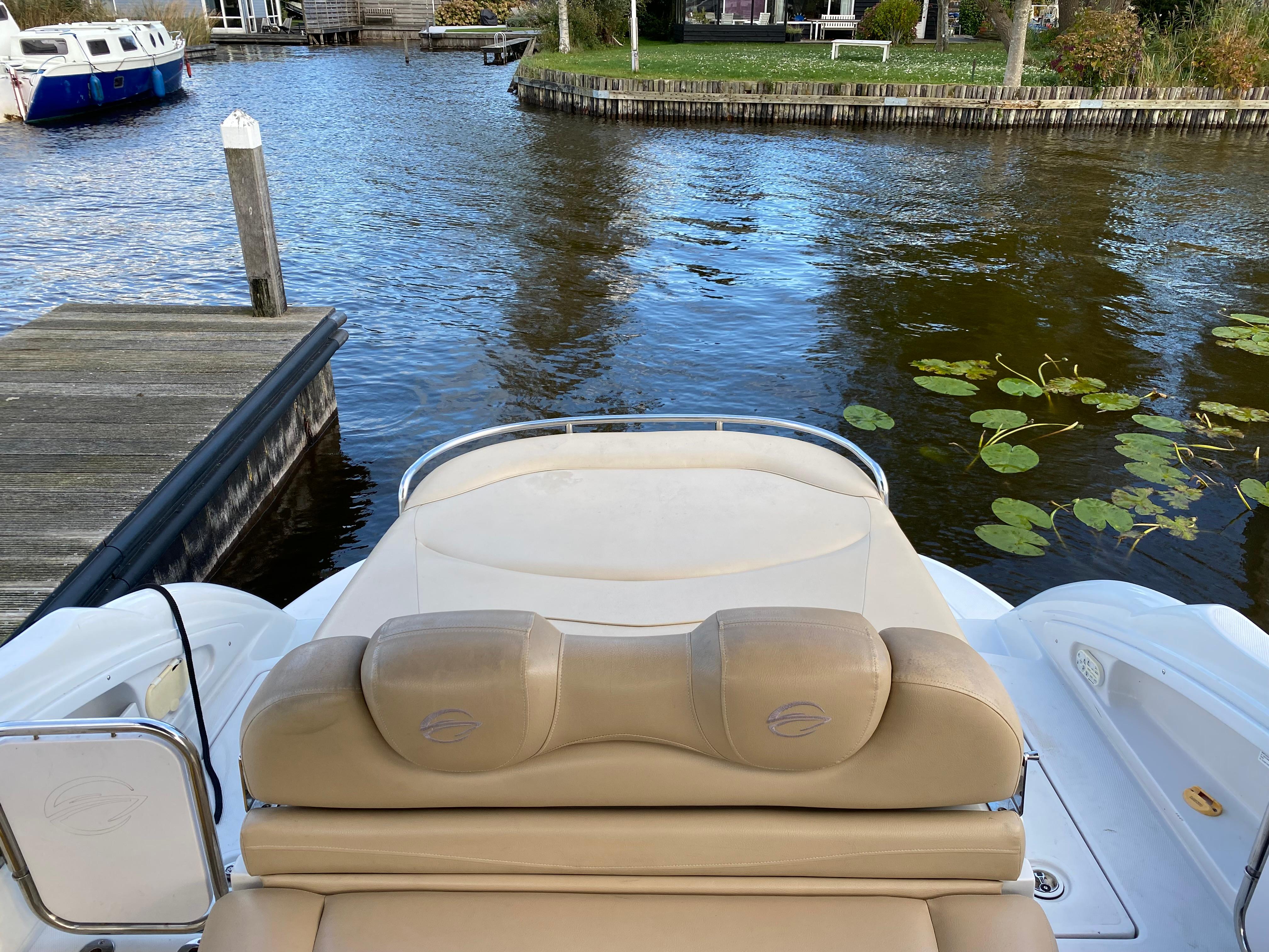 Crownline 325 SCR