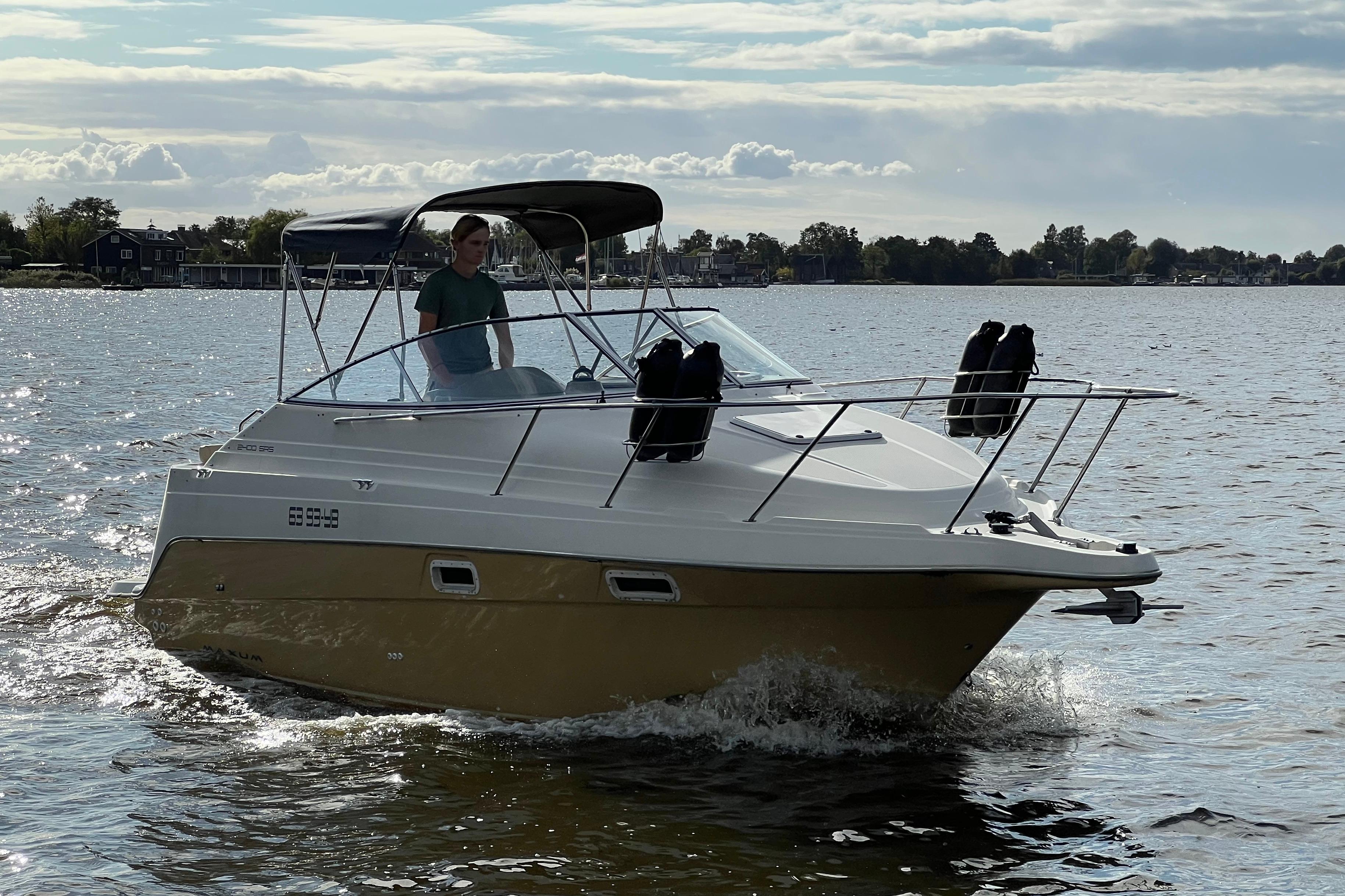 Maxum 2400 SCR foto 4