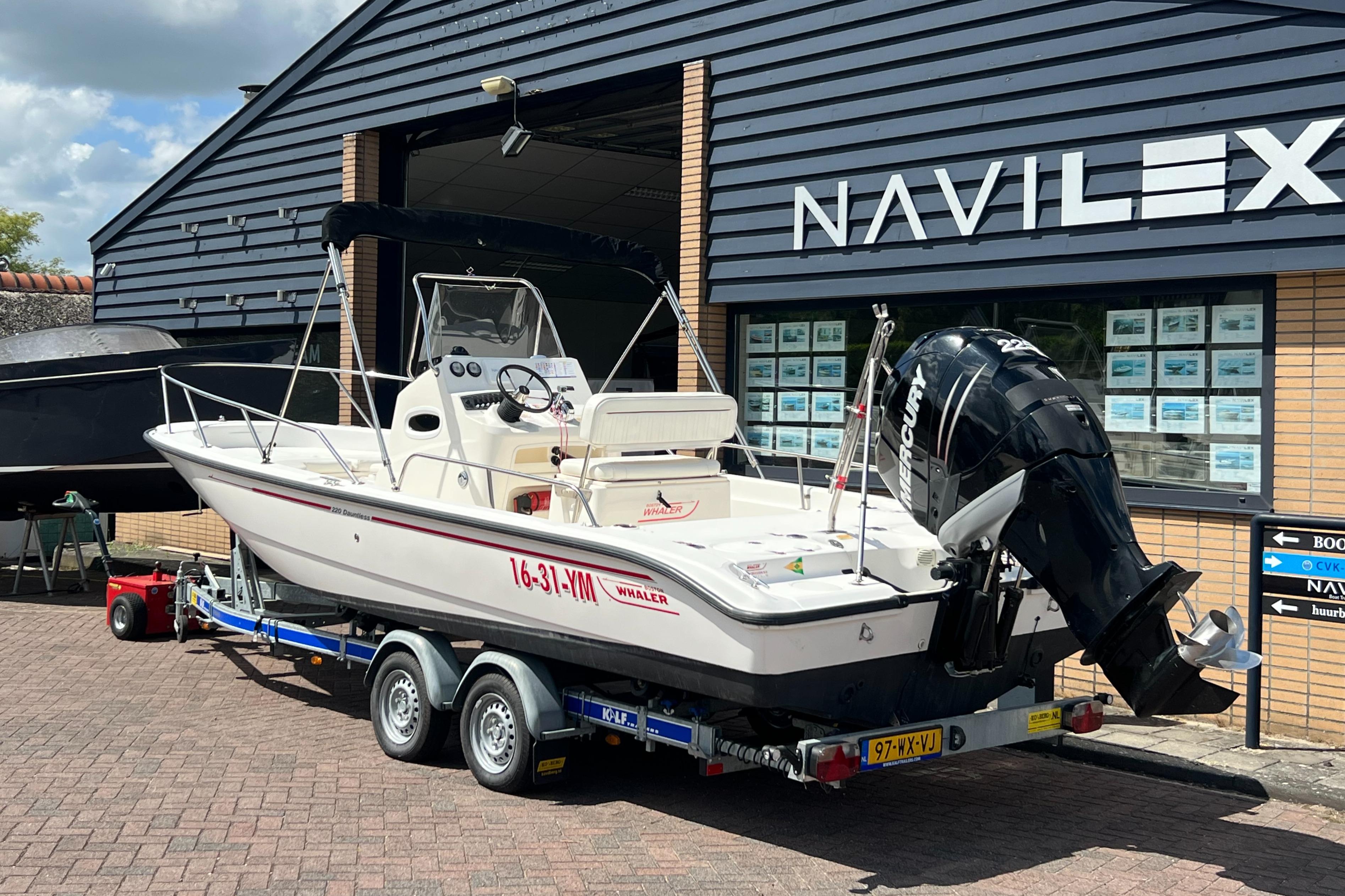 Boston Whaler 220 Dauntless