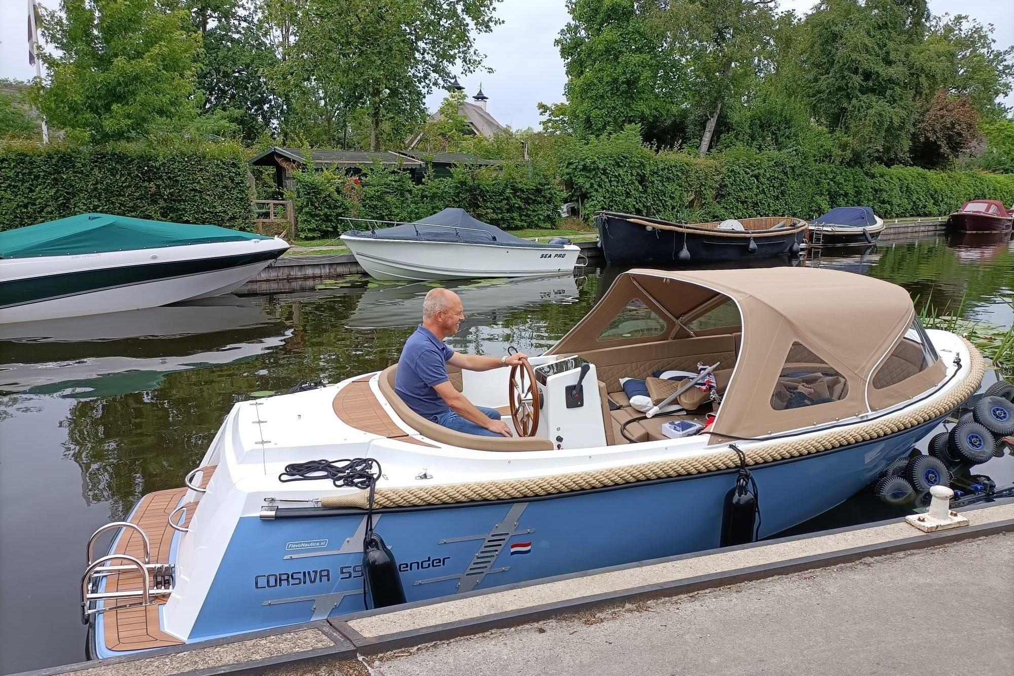 Corsiva 595 Tender foto 5