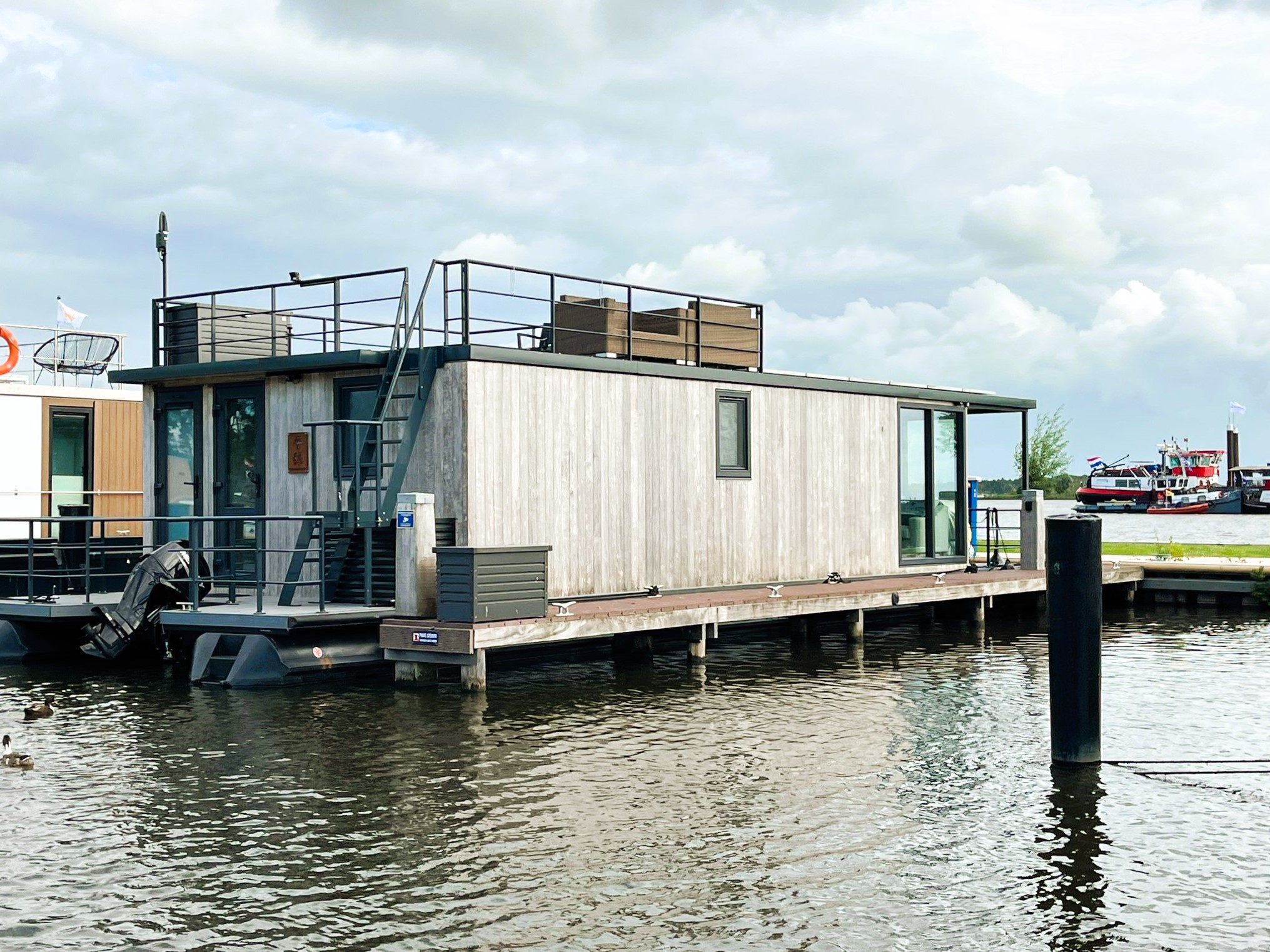 Castalia Met Koopligplaats 1460 X 500 Special Houseboat foto 1