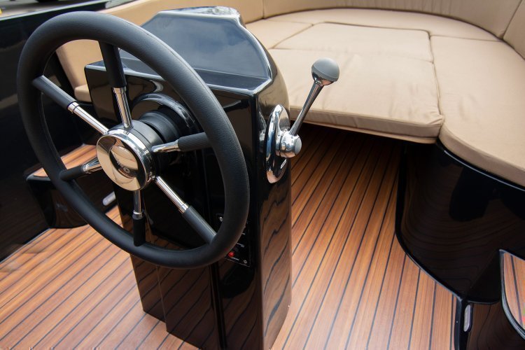 Lago Amore 570 Tender foto 3