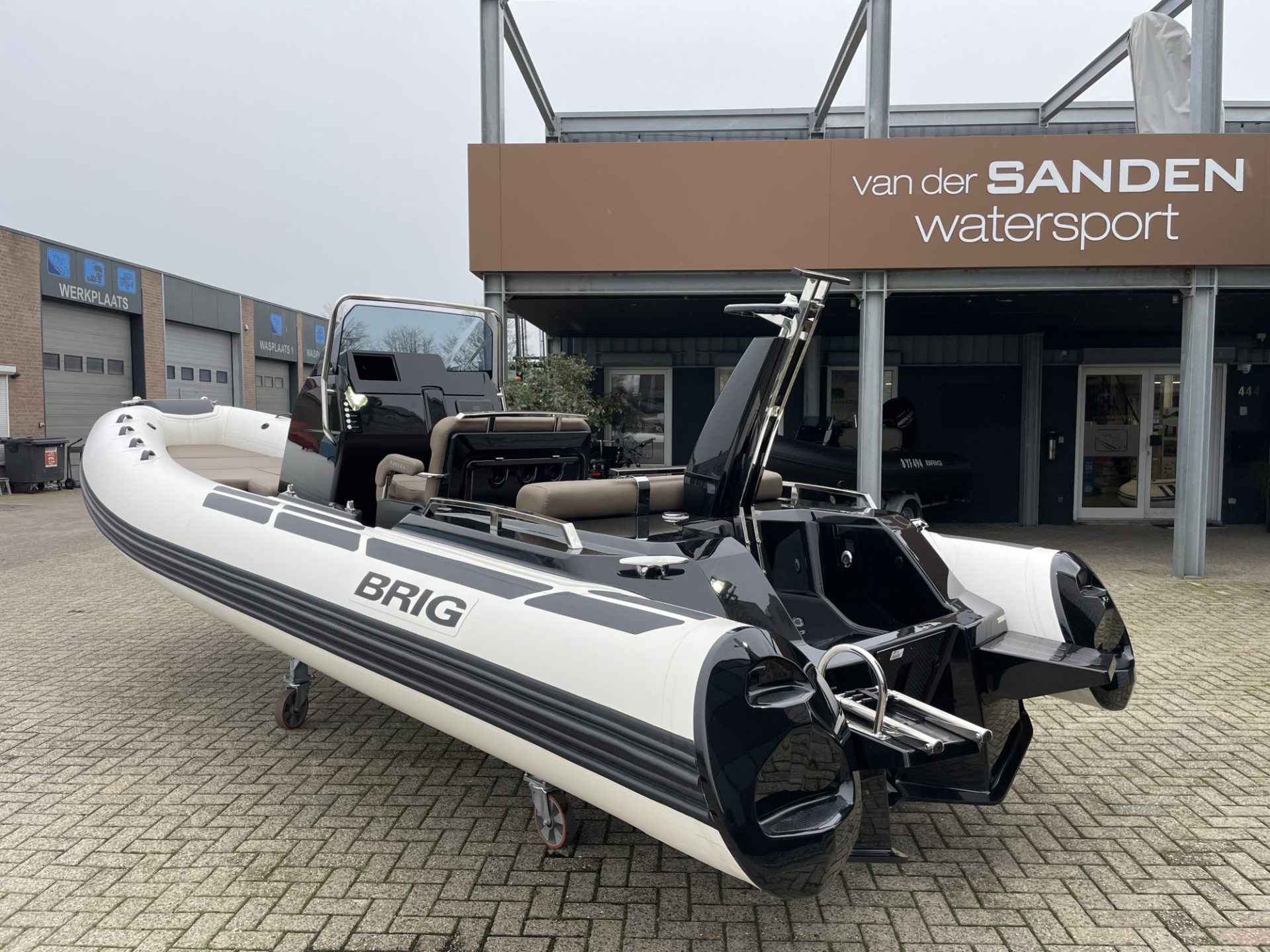 Brig Eagle 6.7 foto: 1