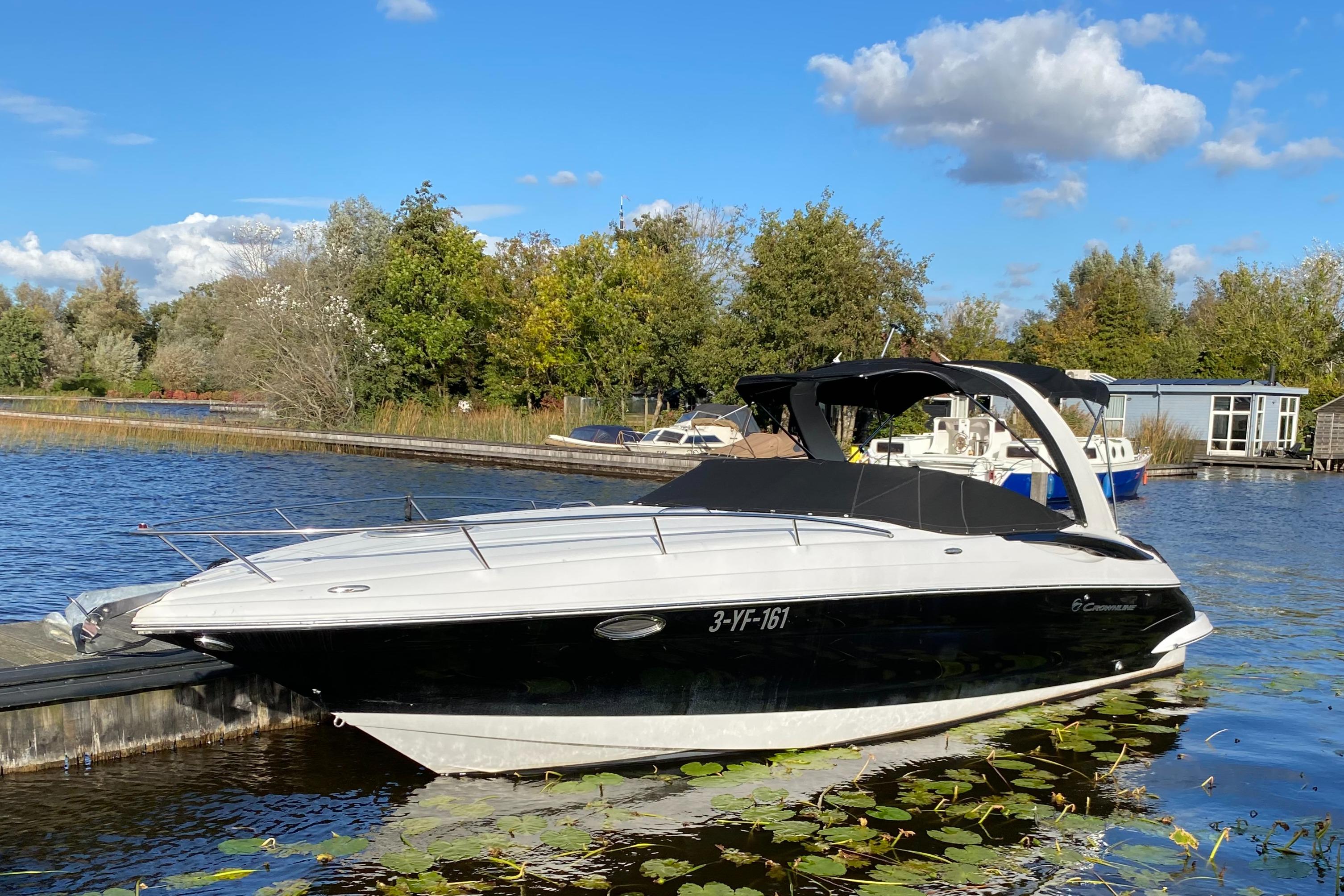 Crownline 325 SCR