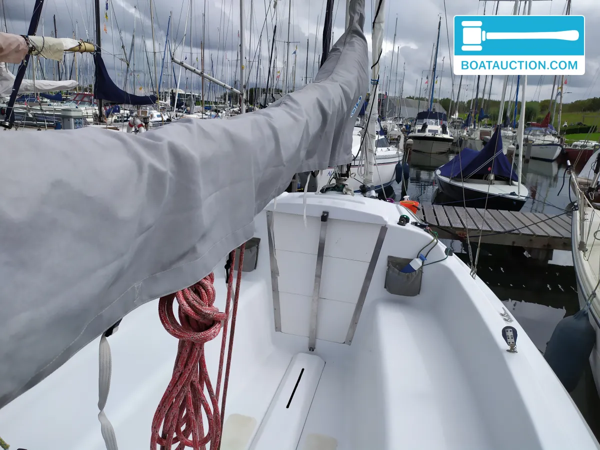 Hunter 216