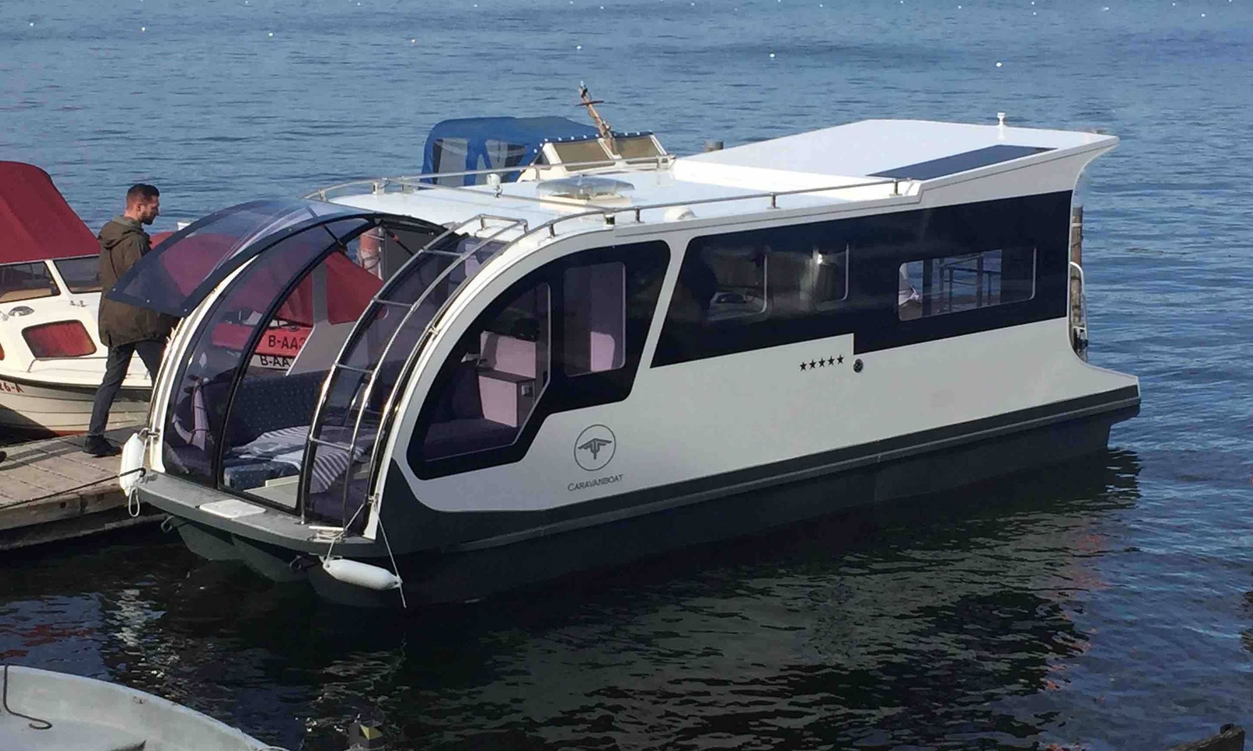 Twin M-Cabin Houseboat