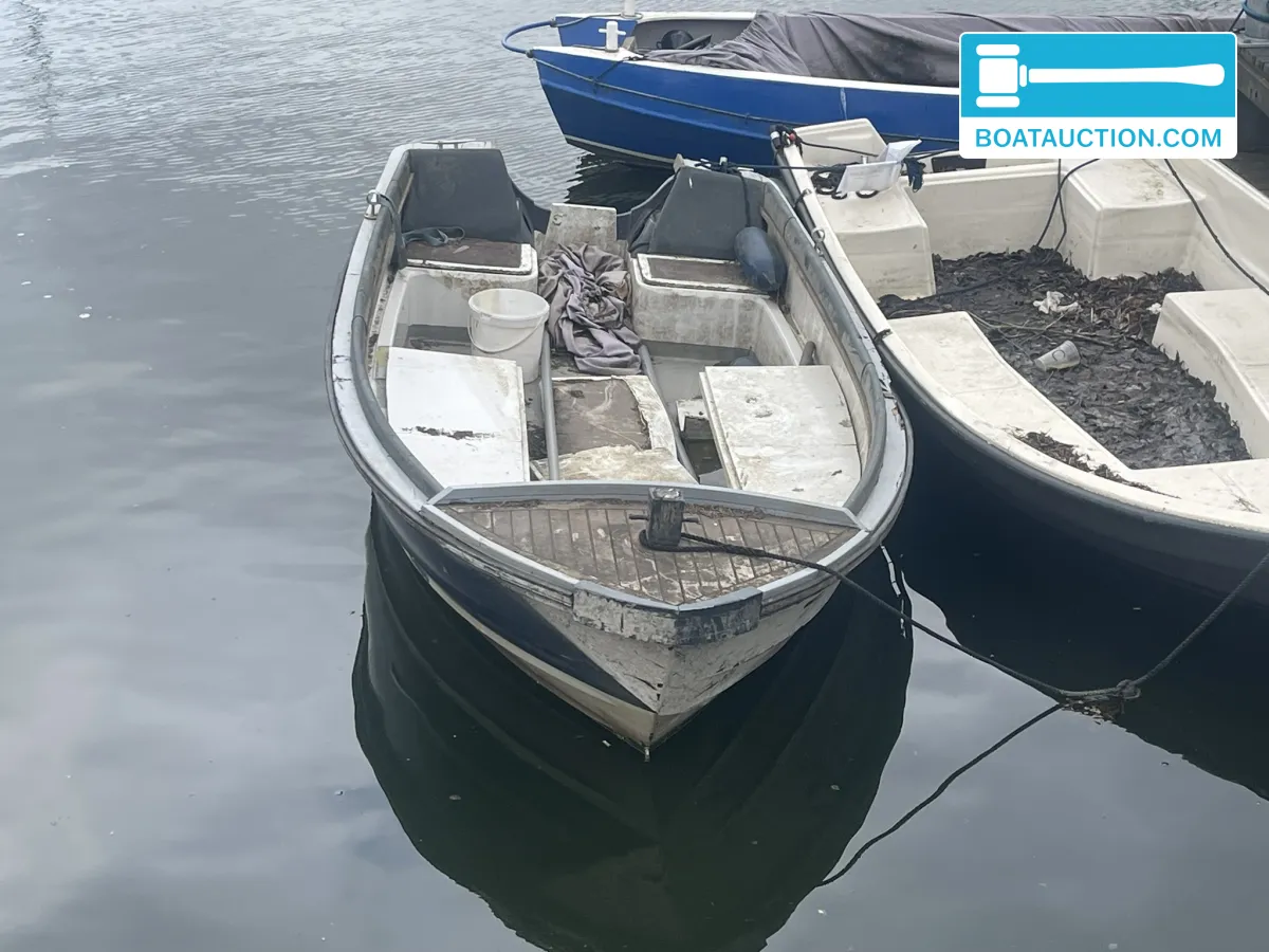 Open boot 320