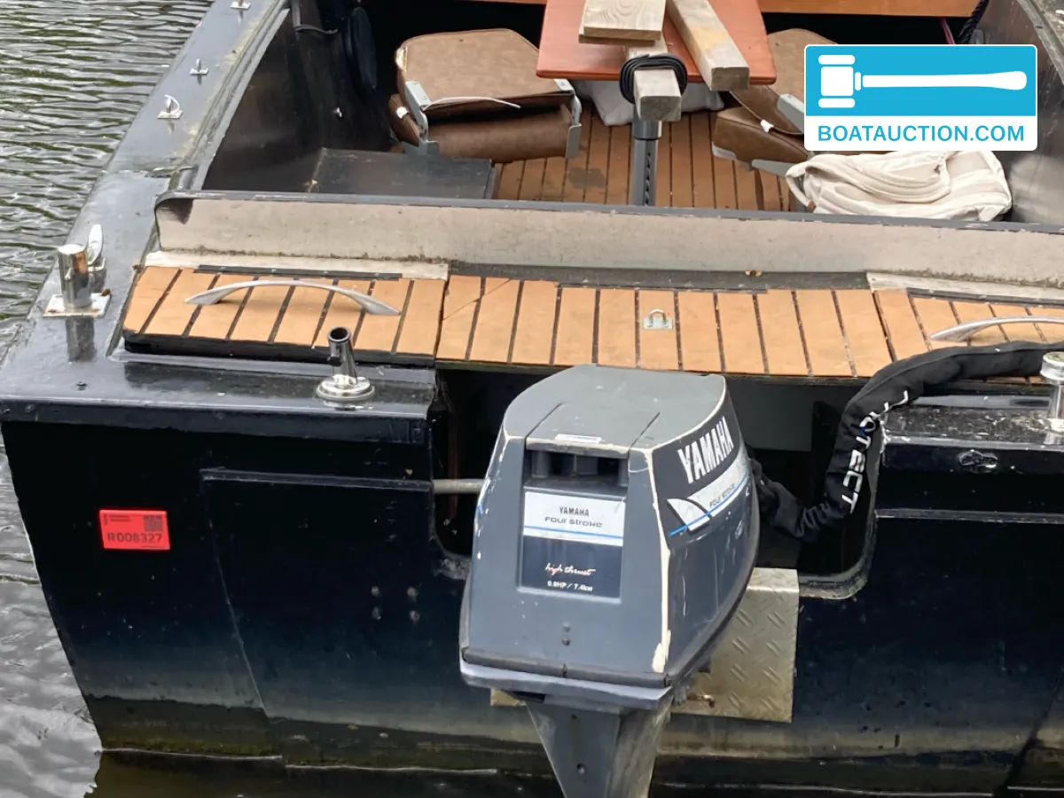 Motorboat 600 foto 1