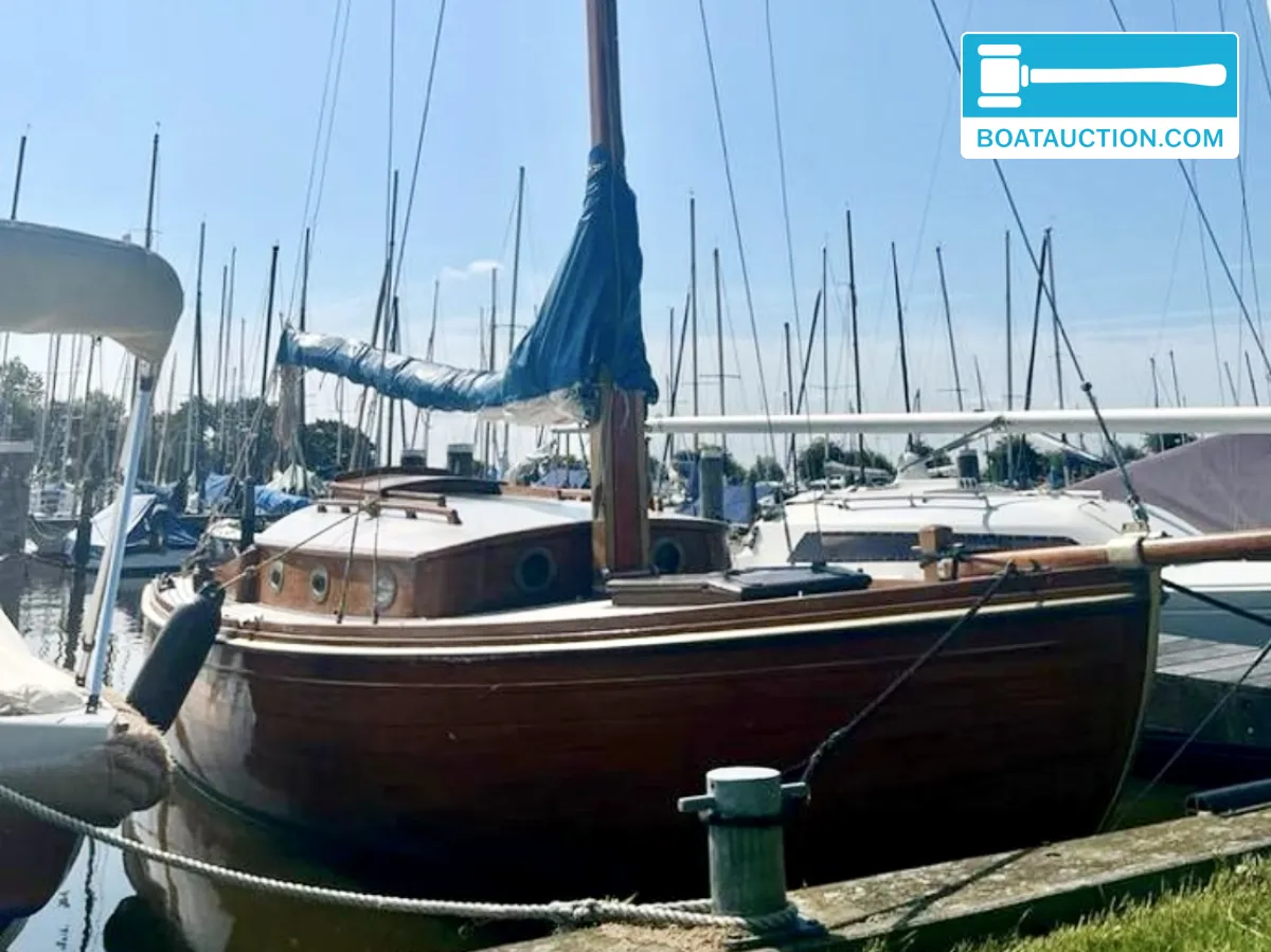 Boesch 850 Runabout Deluxe