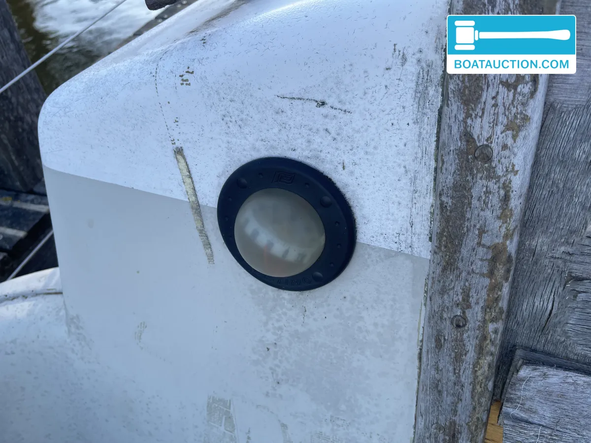 Cabin sailboat 650